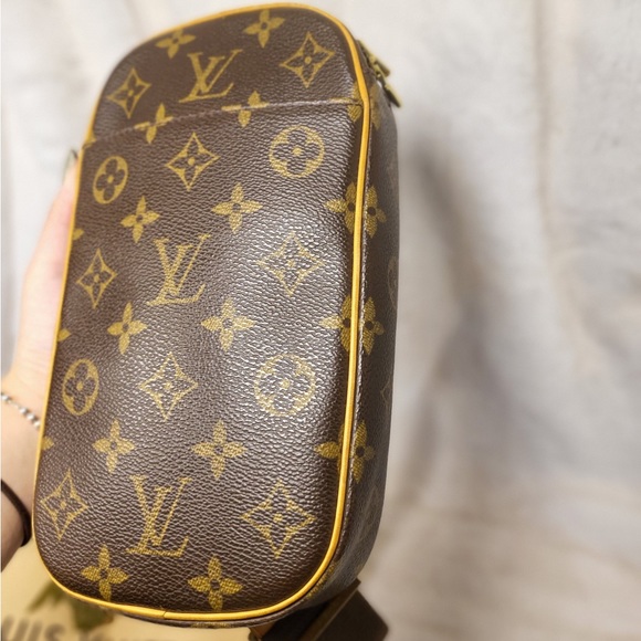Authentic Louis Vuitton Gange bum bag Fanny pack - Picture 16 of 16